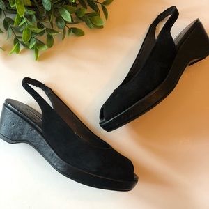 {DONALD J PLINER} Black Pattern Sling Back Heel